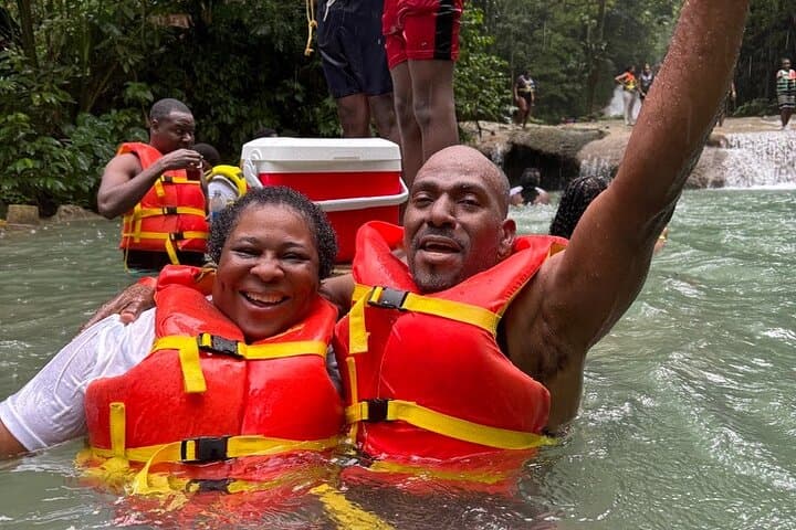 Blue Hole & Dunn's River Falls: White River Tubing Day Trip with Lunch photo 5