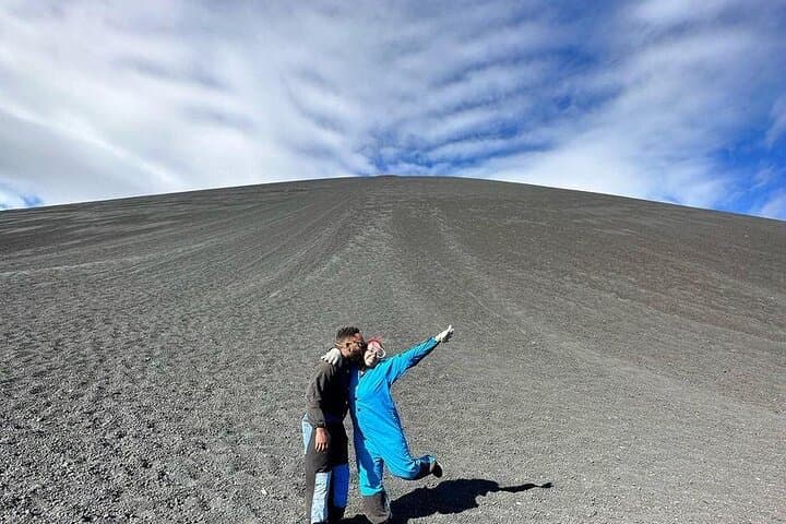 Sandboarding Cerro Negro & León Cathedral Roof: Private Full-Day Tour