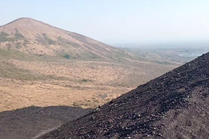 Sandboarding Cerro Negro & León Cathedral Roof: Private Full-Day Tour photo 4