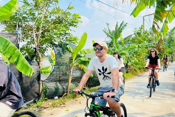 Full-Day Ninh Binh: Hoa Lu & Tam Coc Luxury Tour from Hanoi