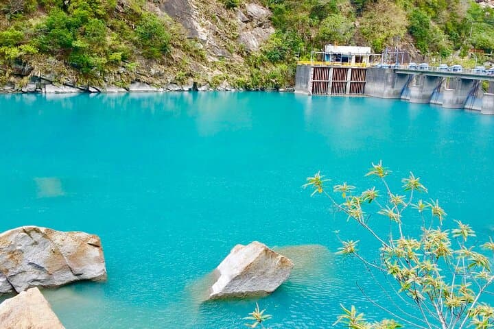 Taroko Gorge Day Trip from Ximending: Swallow Grotto, Changchun Shrine & Coastal Cliffs photo 5