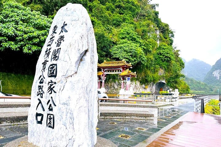 Taroko Gorge Day Trip from Ximending: Swallow Grotto, Changchun Shrine & Coastal Cliffs