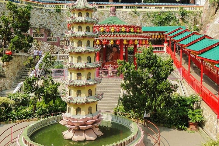 Half-Day Penang Island Discovery Tour: Batik, Snake Temple & Fruit Farm photo 3