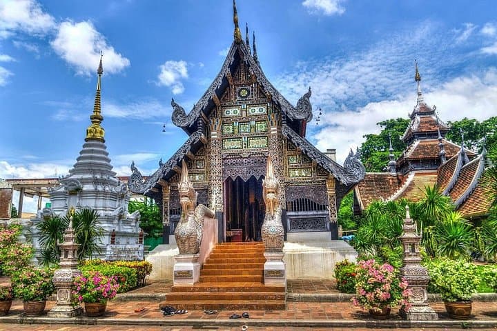 Chiang Mai City Temple Tour: Wat Phra Singh, Chedi Luang & Local Markets photo 1