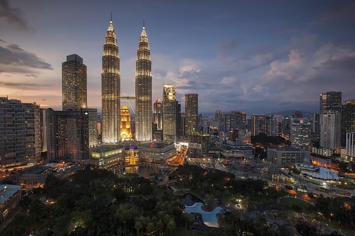 Kuala Lumpur Bird Park & Aquaria Private Tour: 4-Hour Urban Wildlife Encounter photo 3