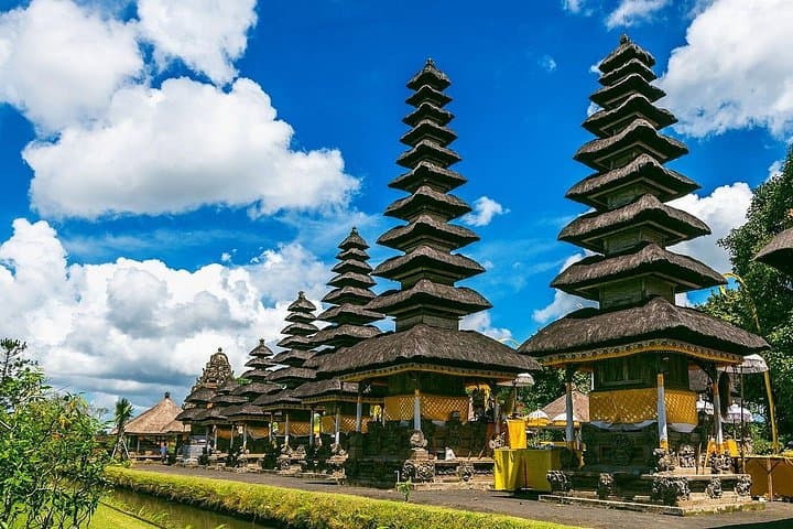 Sunset at Tanah Lot: All-Inclusive Tour to Tanah Lot Temple & Monkey Forest photo 1
