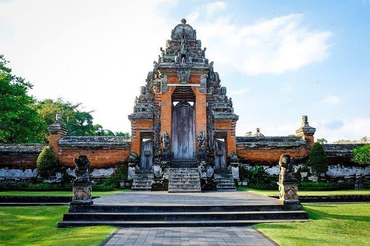 Sunset at Tanah Lot: All-Inclusive Tour to Tanah Lot Temple & Monkey Forest photo 4