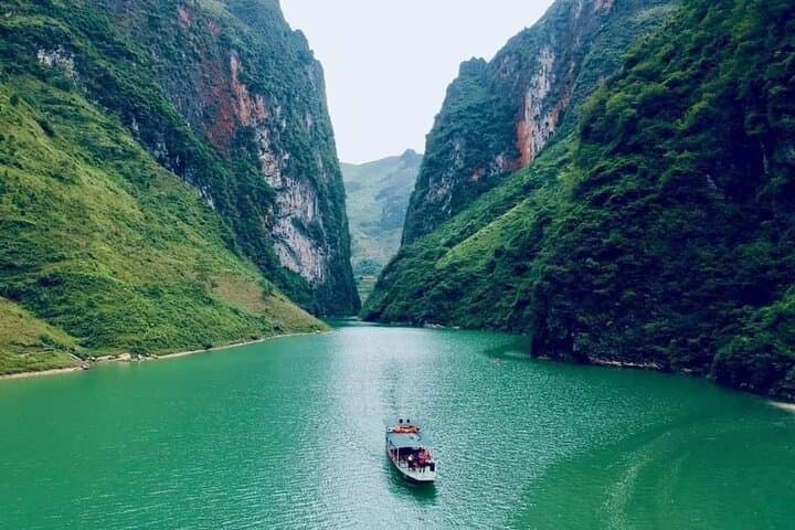 Ha Giang Loop 2-Day Car Tour: Dong Van, Ma Pi Leng & Lung Cu Flagpole