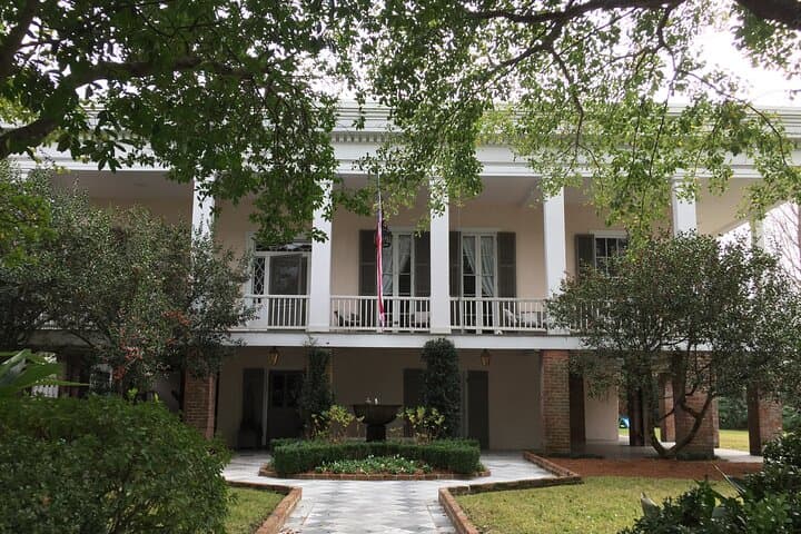 Garden District Highlights: 45-Minute Walking Tour of New Orleans’ Historic Mansions photo 2