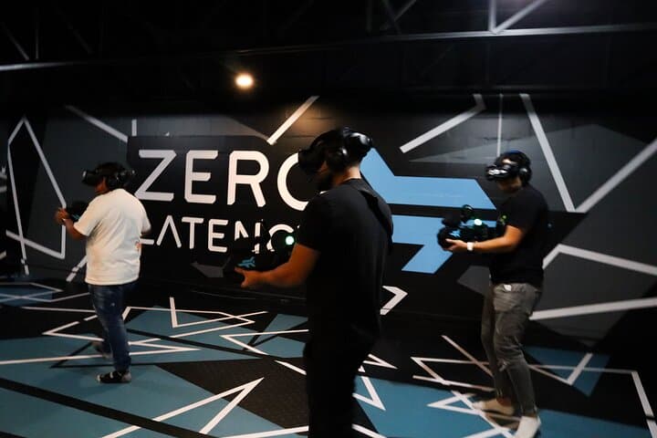 Montreal VR & Axe Throwing VIP Day Pass — Free-Roam Gaming and Social Lounge photo 4