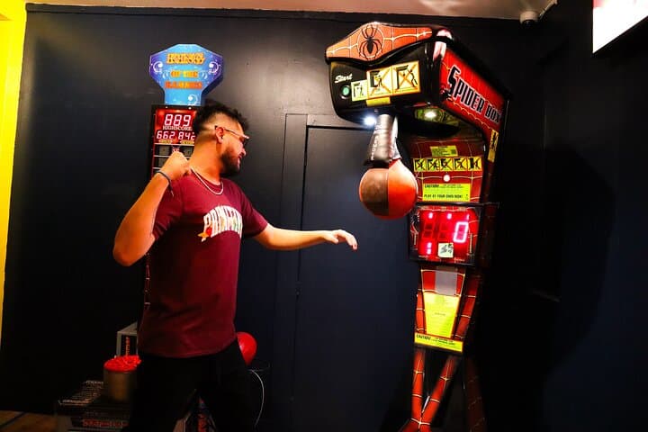 Montreal VR & Axe Throwing VIP Day Pass — Free-Roam Gaming and Social Lounge photo 5