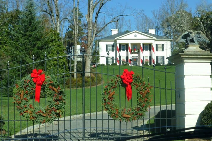 Atlanta Holiday Lights & Neighborhood Traditions Walking Tour photo 3