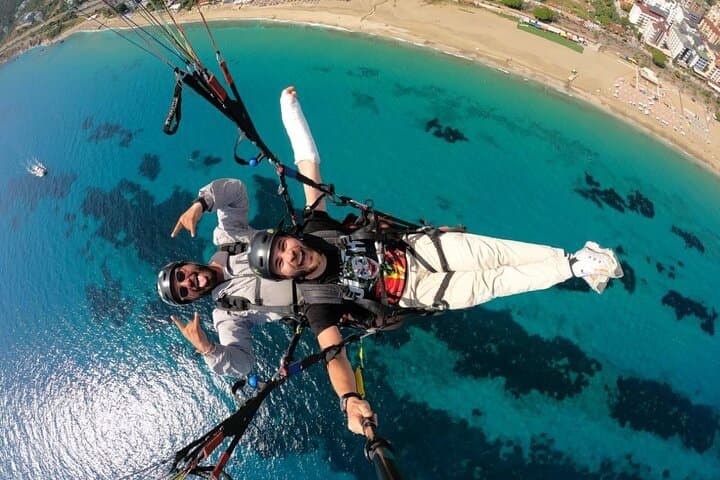 Tandem Paragliding Over Alanya's Coastline with Certified Pilots