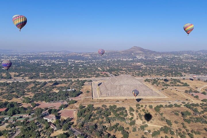 Sunrise Hot-Air Balloon Over Teotihuacan with Archaeological Visit & Breakfast