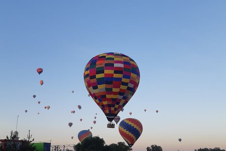 Sunrise Hot-Air Balloon Over Teotihuacan with Archaeological Visit & Breakfast photo 2
