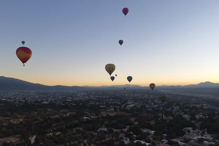 Sunrise Hot-Air Balloon Over Teotihuacan with Archaeological Visit & Breakfast photo 4