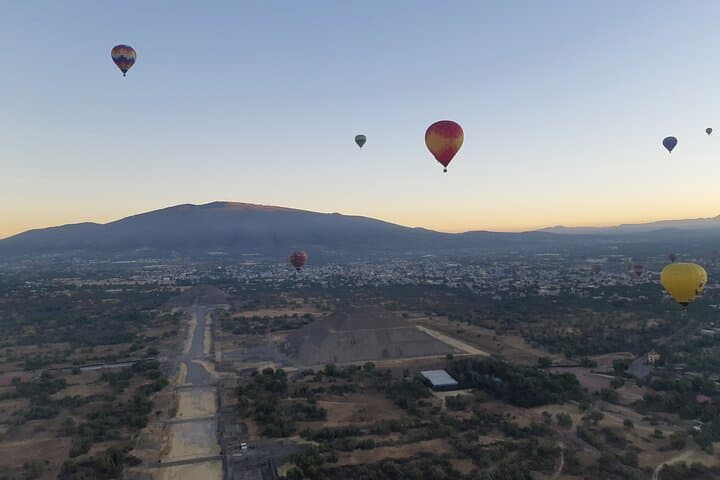 Sunrise Hot-Air Balloon Over Teotihuacan with Archaeological Visit & Breakfast photo 5