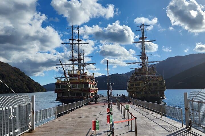Hakone & Mt. Fuji Private Day Tour — Lake Ashi, Owakudani, Mishima Skywalk photo 3