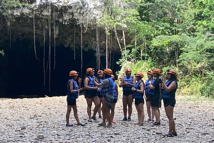 Cave Tubing in Belize with Howler Monkey Encounter at Community Baboon Sanctuary photo 3