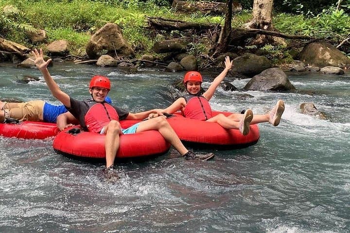 Río Celeste 3-in-1: Tubing, Natural Pool & Jungle Night Walk from La Fortuna photo 3