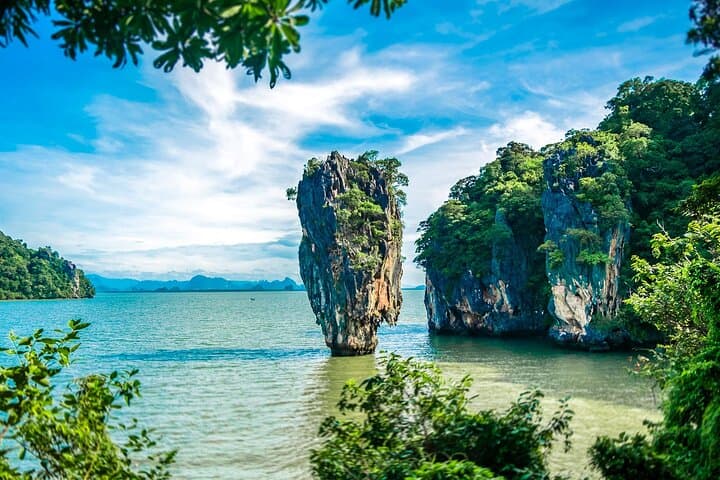 Canoe Phang Nga Bay: Full-Day James Bond Island & Koh Panyee Experience