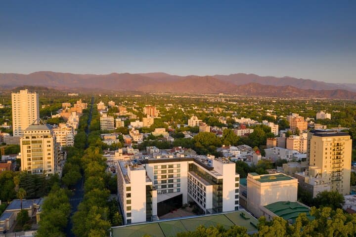 Mendoza Romantic Walking Tour — Parque General San Martín & Rosedal Experience photo 2