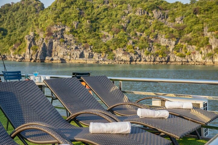 Full-Day Cong Cruise: Explore Ha Long Bay Sung Sot Cave Kayaking & Beach photo 3