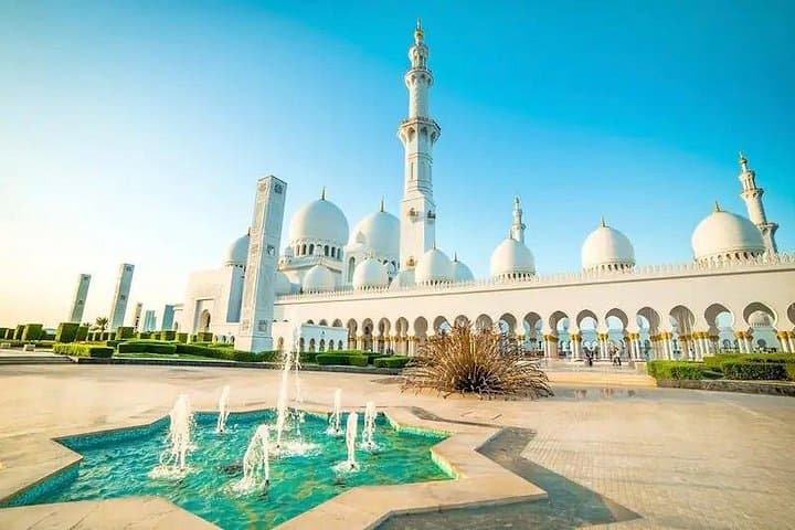 Abu Dhabi City Tour in 4x4 — Sheikh Zayed, Corniche & Heritage Village