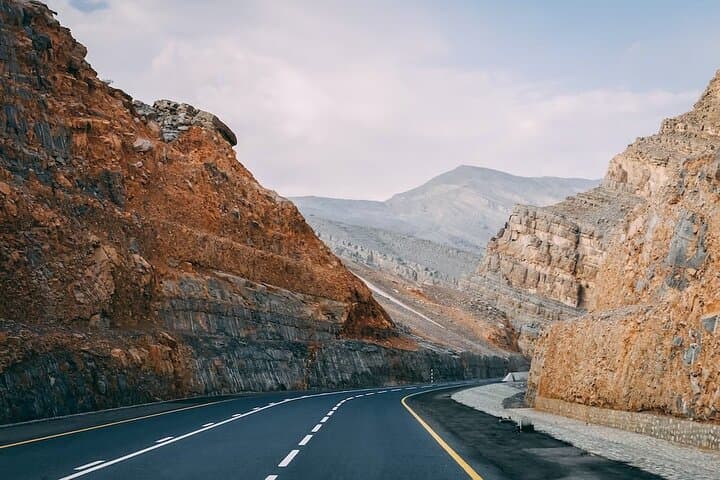 Six Emirates in One Day: Private 4x4 Tour from Dubai