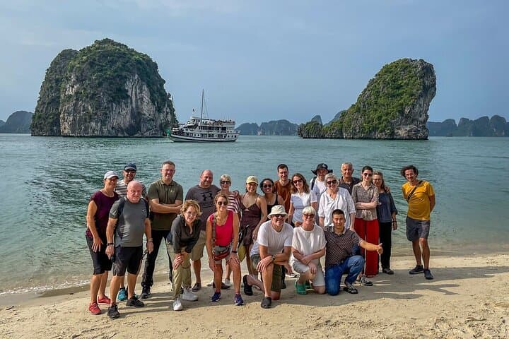 Bai Tu Long Bay: Off-the-Beaten-Track on Renea Cruise (2-Day, 1-Night)