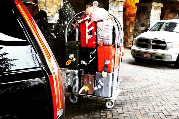 Private Luxury Transfer Between Vail and Denver: Comfortable Door-to-Door Chauffeur Service photo 4