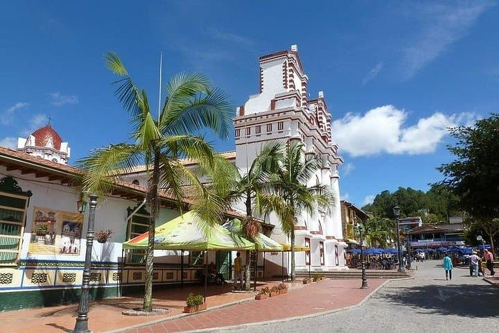 Climb La Piedra del Peñol and Explore Guatapé: Private Day Tour from Medellín photo 3