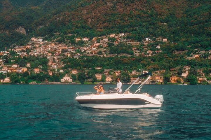 Private Boat Tour on Lake Como with Prosecco: Villas, Swim Stops & Local Stories photo 3