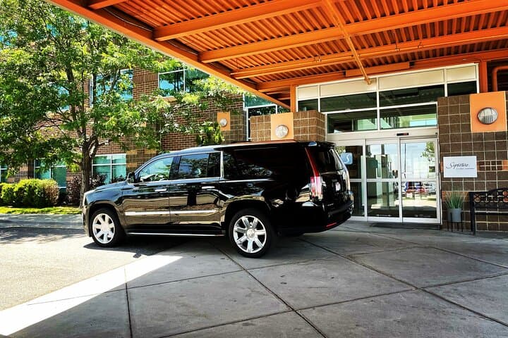 Private Luxury Transfer Between Boulder and Denver Airport photo 6