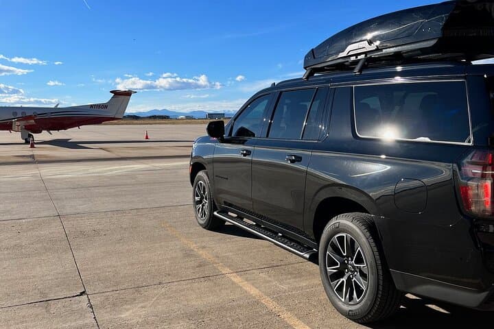 Private Luxury Transfer Denver to DIA — Reliable 4WD Chauffeur Service photo 2