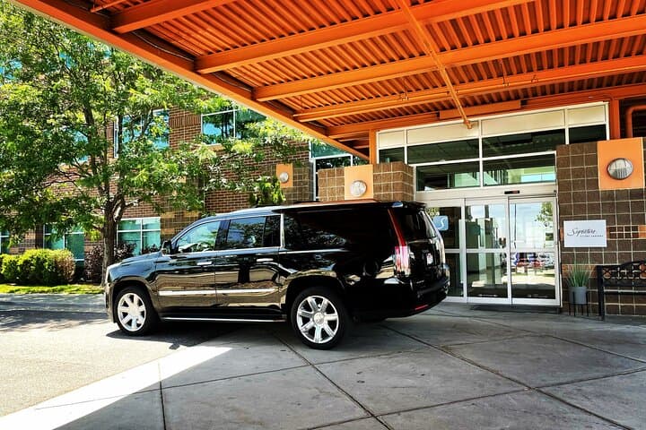 Private Luxury Transfer Denver to DIA — Reliable 4WD Chauffeur Service photo 6