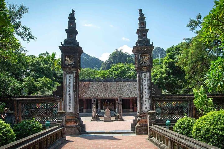 Ninh Binh Day Trip: Hoa Lu, Tam Coc Boat Ride & Mua Cave Viewpoint photo 2