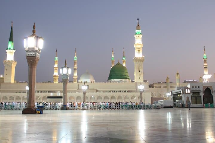 Private Full-Day Medina Tour from Yanbu — Quba, Uhud & Historic Mosques photo 2