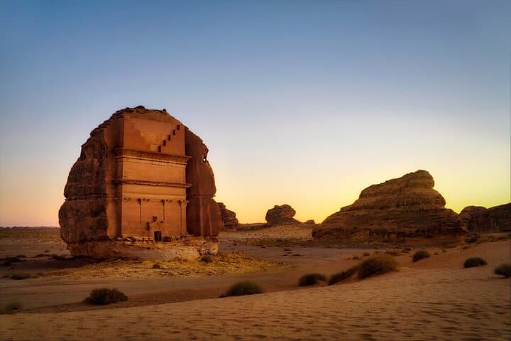 Private Full-Day Medina Tour from Yanbu — Quba, Uhud & Historic Mosques photo 5