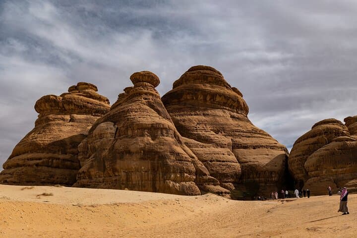 Moon Valley Hike from Jeddah: Private Full-Day Desert Walk to Ghran's Rock Formations