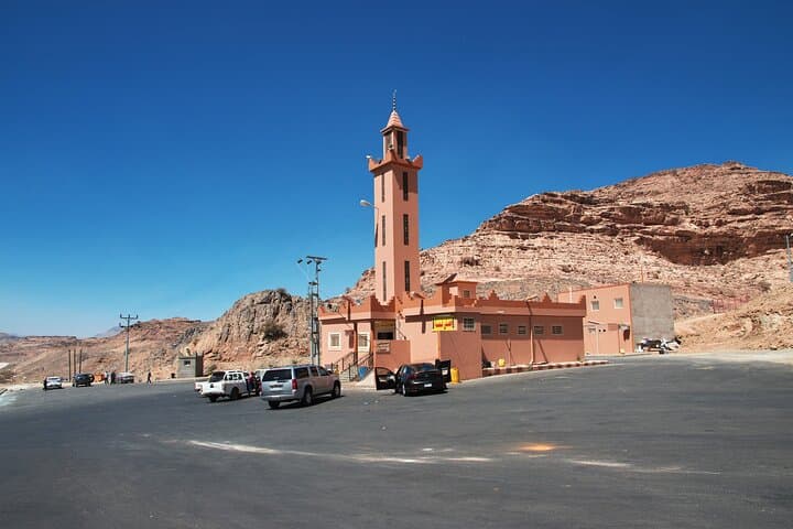 Najran Al Ukhdood Private Day Tour from Abha: Archaeology, Wadi Najran & Amarah Palace photo 6