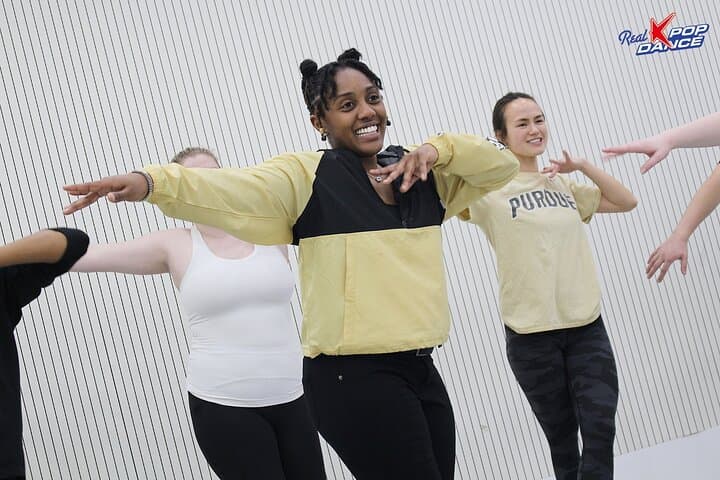 Seoul K-Pop Dance Class with Backup Dancers — 90-Minute Lesson & Video photo 5