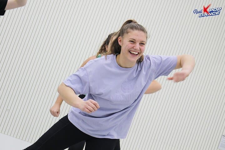 Seoul K-Pop Dance Class with Backup Dancers — 90-Minute Lesson & Video photo 4