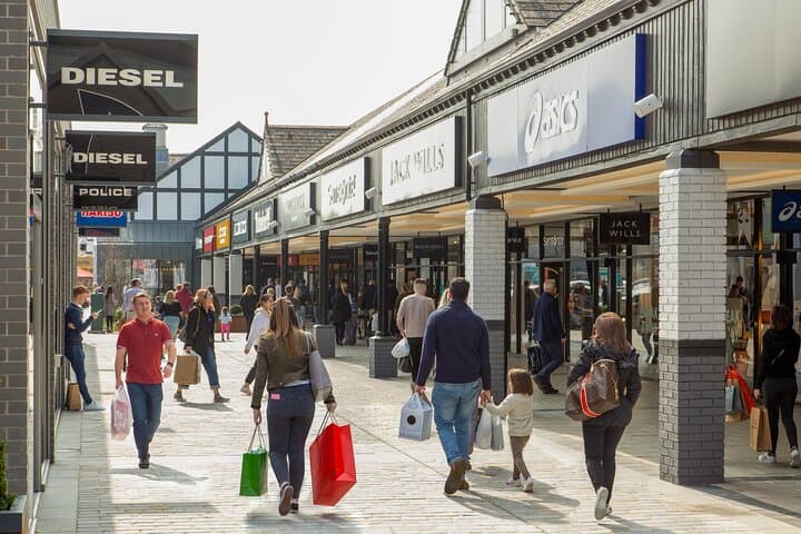 Private Shopping Tour: Manchester to Cheshire Oaks Designer Outlet photo 2