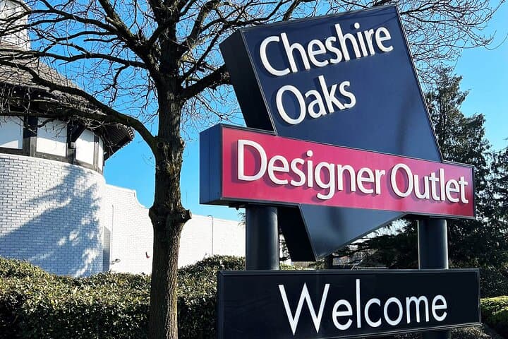 Private Shopping Tour from Liverpool to Cheshire Oaks Designer Outlet