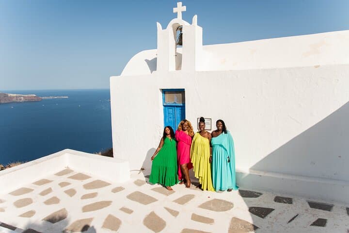 Santorini Imerovigli 1-Hour Couples Photoshoot on the Caldera photo 2