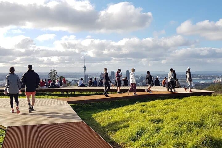 Half-Day Auckland Sightseeing: Mount Eden, Cornwall Park & Mission Bay Guide