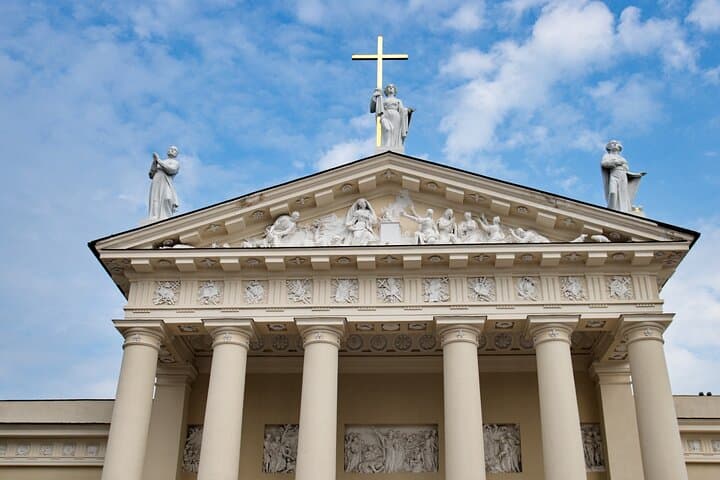 Vilnius Scavenger Hunt: Self-Guided Old Town Walking Tour Highlights