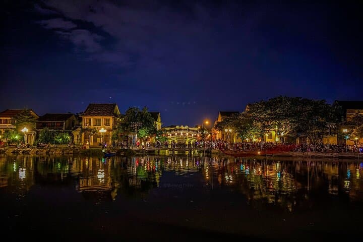 Hoi An Lantern Boat Ride on the Hoai River — Evening Lantern Release Experience photo 2