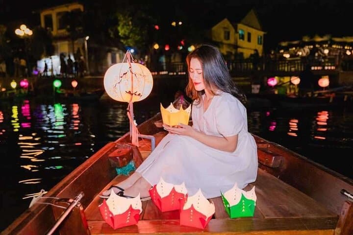 Hoi An Lantern Boat Ride on the Hoai River — Evening Lantern Release Experience photo 4